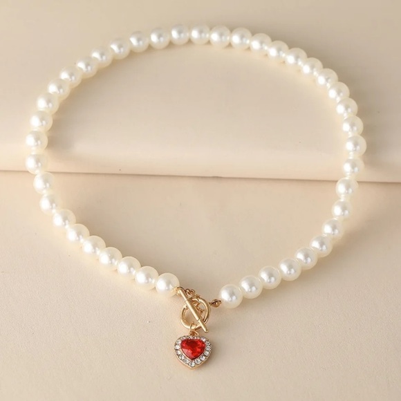 Elegant Red Heart Shape Pearl Necklace - Picture 3 of 5